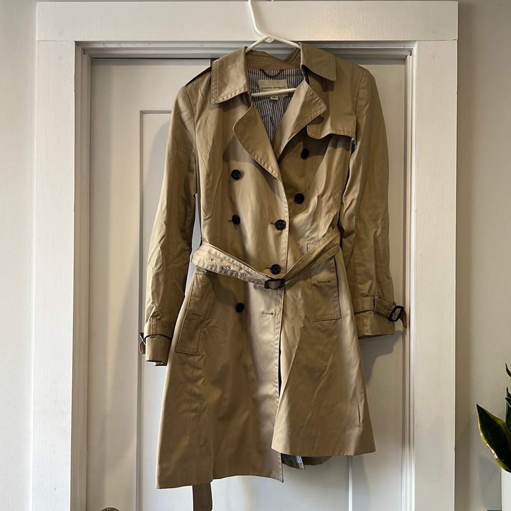 Banana Republic trench coat sz M